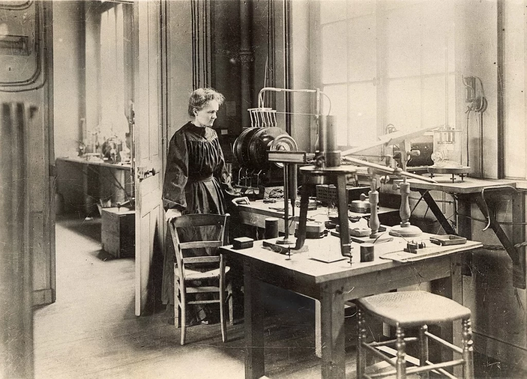 Marie Curie trabajando en Paris