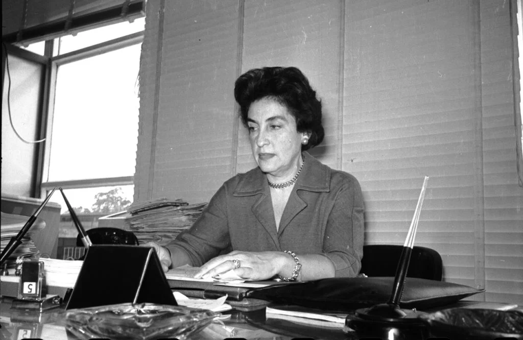 Griselda Alvarez en oficinas