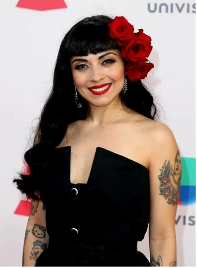 Mon Laferte en alfombra roja