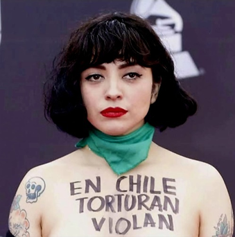 Mon Laferte en los Grammys 2019